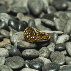 Hammered Signet - Gold -Men Jewelry Store 117 e0716ba7 7dd6 4a7b bbe9 26ab832d30b5