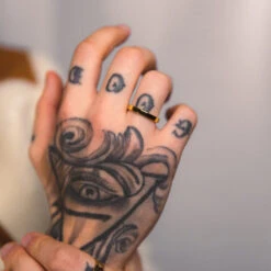 Minimal Band Ring - Gold -Men Jewelry Store 3M4A9452 Edit 425c311f ca29 4ef1 91b4 fb1a63beb124