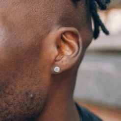 Moissanite Stud (Gold)