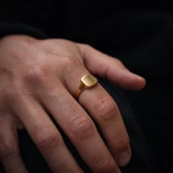 Matte Square Signet - Gold 9 Matte Square Signet - Gold -Men Jewelry Store 4 6900b797 bd6a 4b90 ab77 add41dbba0fb